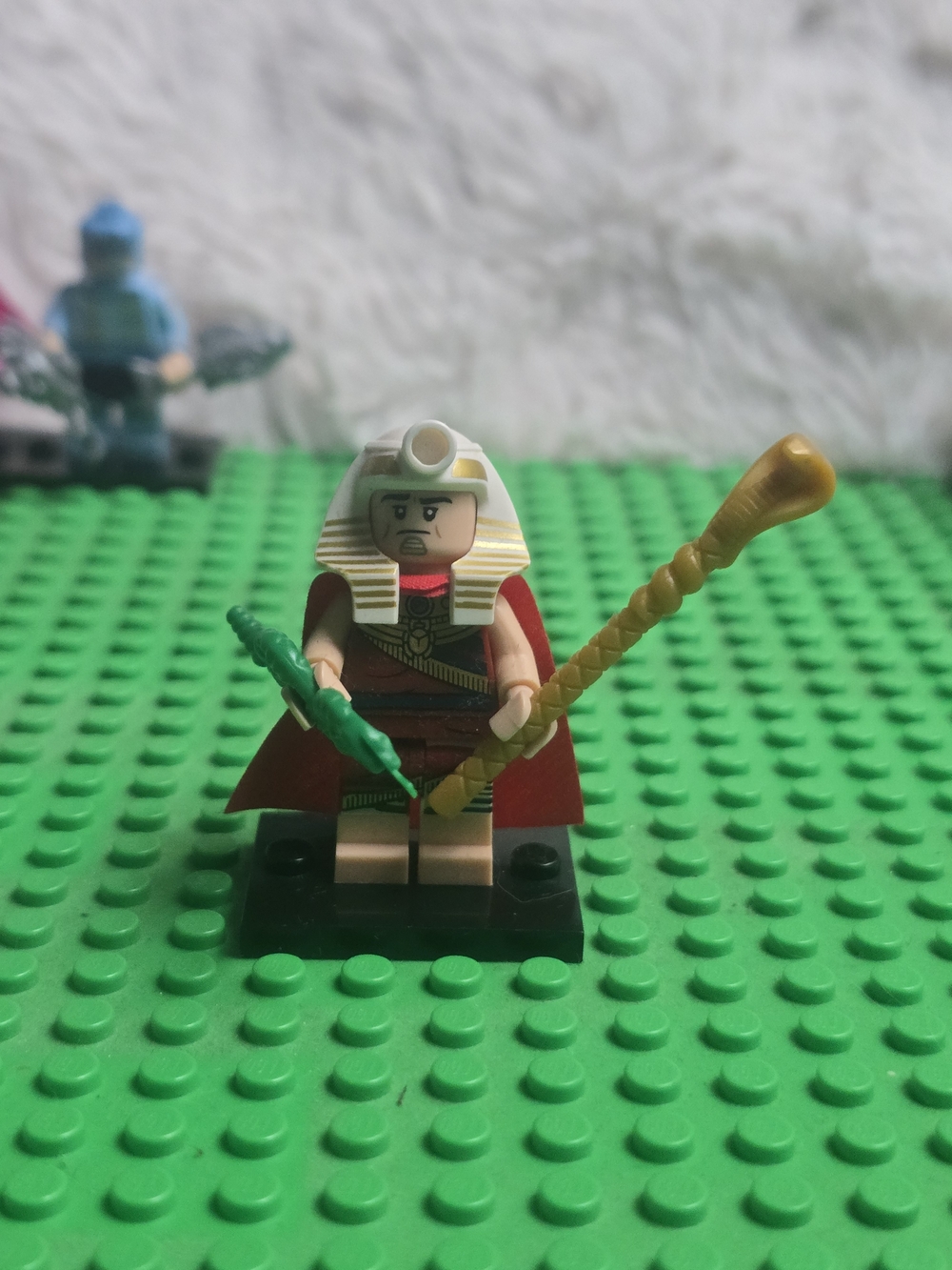 Egyptian Warrior Minifigure Toy - White Helmet, Red Cape, Gold Staff -King Tut
